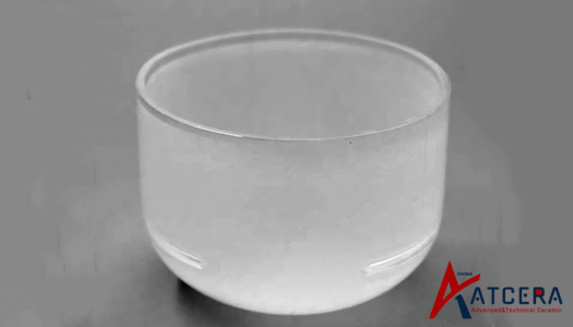 Comment la microstructure du creuset en quartz affecte-t-elle sa résistance aux chocs thermiques?