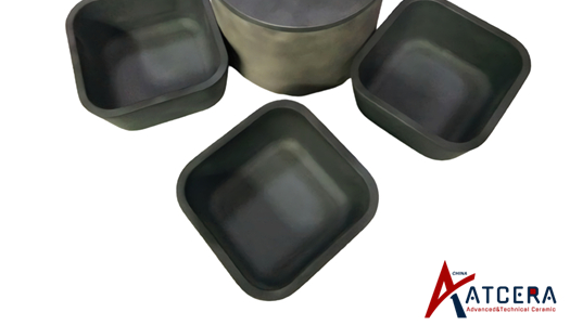 Quel creuset est optimal pour les opérations à haute température : carbure de silicium ou graphite ?